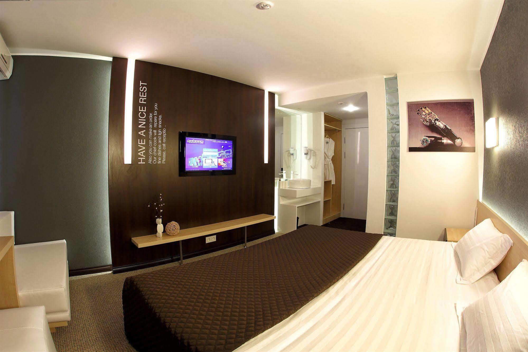 Futuro Hotel Bishkek Esterno foto