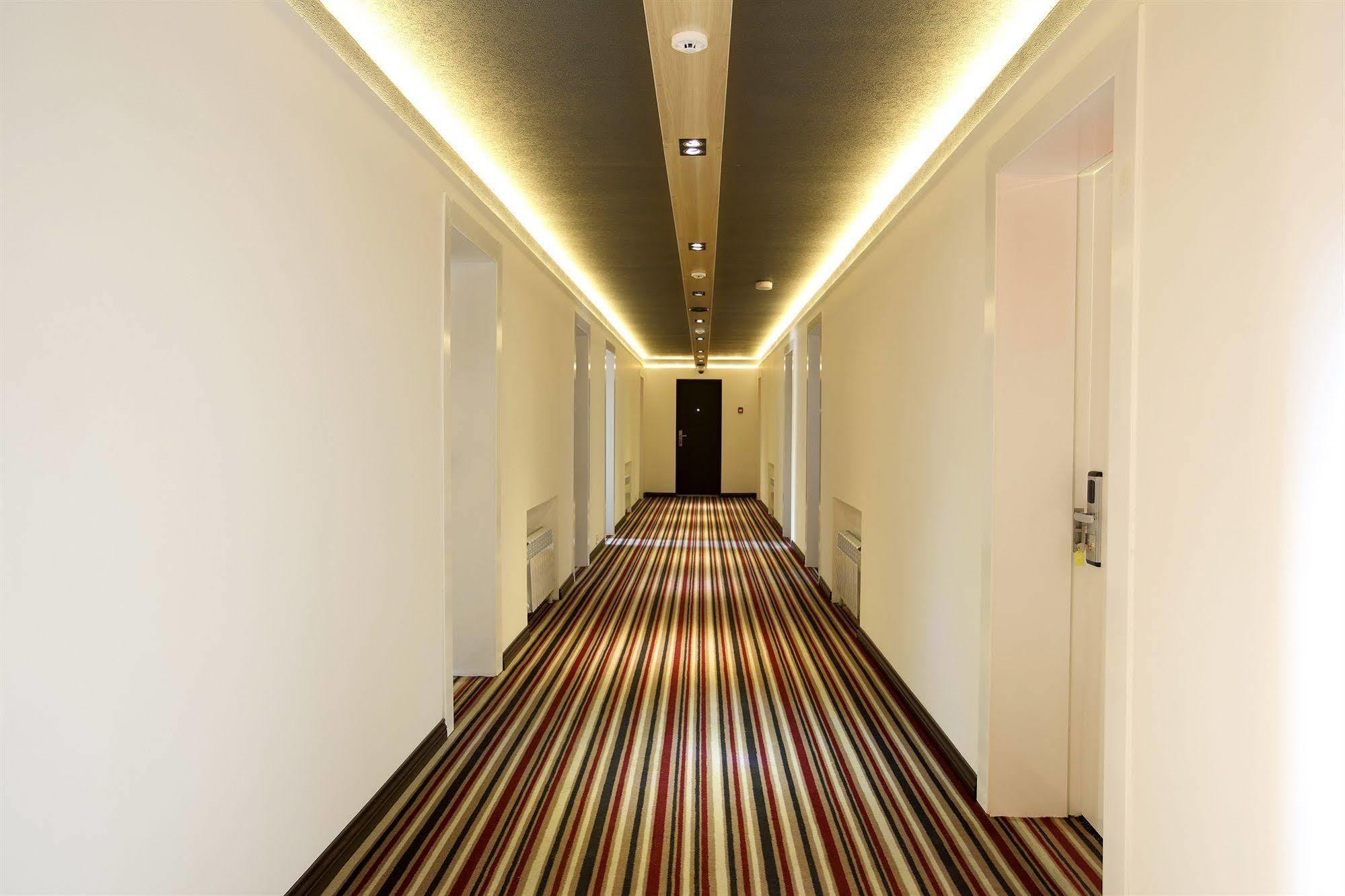 Futuro Hotel Bishkek Esterno foto